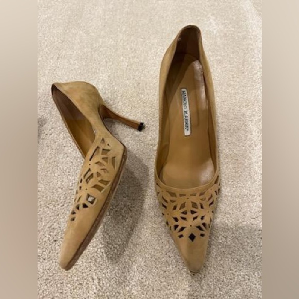 Manolo Blahnik Nude Suede Pumps